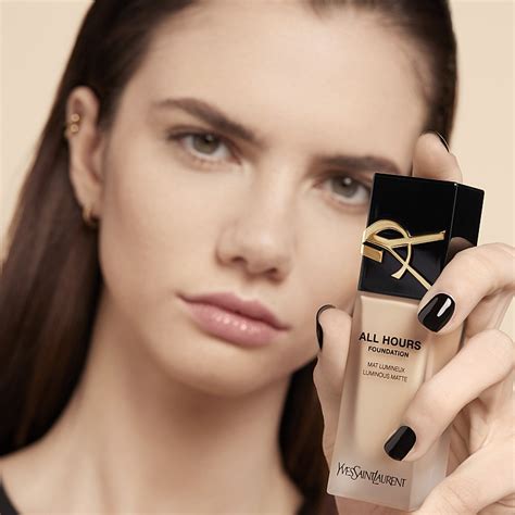 Yves Saint Laurent All Hours Foundation Luminous Matte 